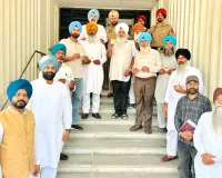 Faridkot News: ਚੇਅਰਮੈਨ ਨਗਰ ਸੁਧਾਰ ਟਰੱਸਟ ਤੇ ਐੱਸ.ਐੱਸ.ਪੀ. ਨੇ ਨਸ਼ਾ ਮੁਕਤੀ ਮੋਰਚਾ ਦੇ ਅਹੁਦੇਦਾਰਾਂ ਨੂੰ ਵੰਡੇ ਪਹਿਚਾਣ ਪੱਤਰ : ਗਗਨਦੀਪ ਧਾਰੀਵਾਲ 