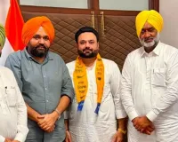 Mansa News: ਅਕਾਲੀ ਦਲ (ਬ) ਨੂੰ ਝਟਕਾ: ਜ਼ਿਲ੍ਹਾ ਯੂਥ ਪ੍ਰਧਾਨ ਹਨੀਸ਼ ਬੰਸਲ ਸਮਰਥਕਾਂ ਸਮੇਤ ਆਮ ਆਦਮੀ ਪਾਰਟੀ 'ਚ ਸ਼ਾਮਲ