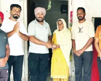 Barnala News: ਡੇਰਾ ਸ਼ਰਧਾਲੂਆਂ ਨੇ ਜ਼ੇਰੇ-ਇਲਾਜ ਵਿਅਕਤੀ ਦੀ ਕੀਤੀ ਆਰਥਿਕ ਮੱਦਦ