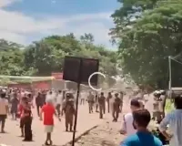 Assam Arunachal Border: ਅਸਾਮ-ਅਰੁਣਾਚਲ ਸਰਹੱਦ ’ਤੇ ਤਣਾਅ, ਪ੍ਰਦਰਸ਼ਨਕਾਰੀਆਂ ਨੇ ਸੁਰੱਖਿਆ ਬਲਾਂ ’ਤੇ ਕੀਤੀ ਪੱਥਰਬਾਜ਼ੀ