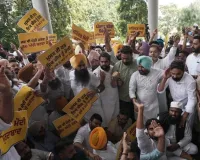 Punjab News: ਚੋਣਾਂ ਤੋਂ ਪਹਿਲਾਂ ਈਡੀ ਦੇ ਛਾਪਿਆਂ ਵਿਰੁੱਧ 'ਆਪ' ਆਗੂਆਂ ਤੇ ਵਰਕਰਾਂ ਦਾ ਪ੍ਰਦਰਸ਼ਨ, ਈਡੀ ਦੀ ਟੀਮ ਦਾ ਘੇਰਾਓ ਕਰ ਕੇ ਬੀਜੇਪੀ ਦੀ ਕੇਂਦਰ ਸਰਕਾਰ ਖ਼ਿਲਾਫ਼ ਕੀਤੀ ਨਾਅਰੇਬਾਜ਼ੀ