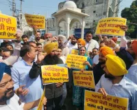 UPI 'ਤੇ ਵਾਧੂ ਚਾਰਜਾਂ ਖਿਲਾਫ਼ ਜਲੰਧਰ ਤੇ ਪਠਾਨਕੋਟ 'ਚ ਆਪ ਦਾ ਪ੍ਰਦਰਸ਼ਨ, ਆਪ ਕਰਮਚਾਰੀਆਂ ਨੇ ਮੋਦੀ ਸਰਕਾਰ ਖਿਲਾਫ਼ ਕੀਤੀ ਨਾਅਰੇਬਾਜ਼ੀ, ਫੂਕਿਆ ਪੁਤਲਾ
