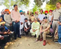Alisher Road Accident: ਡਿਪਟੀ ਕਮਿਸ਼ਨਰ ਪੂਨਮਦੀਪ ਕੌਰ ਅਤੇ ਐੱਸ.ਐੱਸ.ਪੀ. ਡਾ. ਰਵਜੋਤ ਗਰੇਵਾਲ ਵੱਲੋਂ ਪੀੜਤ ਪਰਿਵਾਰਾਂ ਨਾਲ ਮੁਲਾਕਾਤ