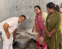 Tarn Taran Food Adulteration News: ਤਿਉਹਾਰਾਂ ਦੇ ਸੀਜ਼ਨ ’ਚ ਫੂਡ ਸੇਫਟੀ ਵਿਭਾਗ ਸਖ਼ਤ, ਤਰਨਤਾਰਨ ’ਚ ਪਨੀਰ ਸਮੇਤ 6 ਖਾਣ-ਪੀਣ ਵਾਲੀਆਂ ਵਸਤਾਂ ਦੇ ਸੈਂਪਲ ਭਰੇ