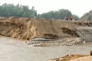 ਰਜਵਾਹਾ ਟੁੱਟਿਆ, 100 ਤੋਂ ਵੱਧ ਘਰ ਪਾਣੀ ਨਾਲ ਘਿਰੇ