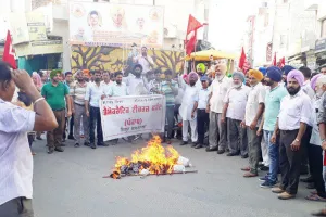 ਡੈਮੋਕ੍ਰੇਟਿਕ ਟੀਚਰਜ਼ ਫਰੰਟ ਨੇ ਫੂਕਿਆ ਸਿੱਖਿਆ ਮੰਤਰੀ ਦਾ ਪੁਤਲਾ