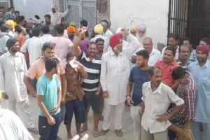 ਰਸੋਈ ਗੈਸ ਨਾ ਮਿਲਣ ਕਾਰਨ ਖਪਤਕਾਰਾਂ ਵੱਲੋਂ ਧਰਨਾ
