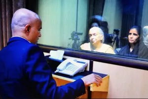 ਕੁਲਭੂਸ਼ਣ ਜਾਧਵ ਨੂੰ ਮਿਲ ਕੇ ਵਿਲਕ ਉੱਠੀ ਮਾਂ ਤੇ ਪਤਨੀ