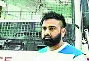 ਡਿਸਕਸ ਵਰਗੀ ਖੇਡ ਖੇਡਦਿਆਂ ਹਥਿਆਰਾਂ ਨਾਲ ਖੇਡਣ ਲੱਗਾ ‘ਗੌਂਡਰ’