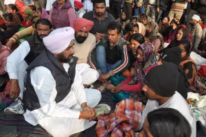 ਪੱਕੇ ਰੁਜਗਾਰਾਂ ਦੇ ਮੋਰਚੇ ਤੇ ਸਾਲ ਬਾਅਦ ਵੀ ਹਜਾਰਾਂ ਹੱਥ ਖਾਲੀ 