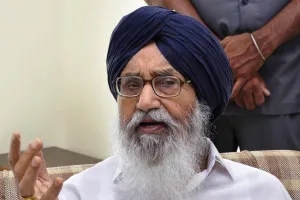 ਦਿਸ਼ਾਹੀਣ, ਅਰਥਹੀਣ ਅਤੇ ਦ੍ਰਿਸ਼ਟੀ ਤੋਂ ਸੱਖਣਾ ਬਜਟ : ਪਰਕਾਸ਼ ਸਿੰਘ ਬਾਦਲ