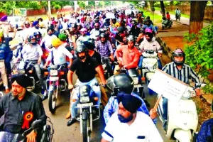 ਕਾਂਗਰਸ ਸਰਕਾਰ ਤੋਂ ਨਰਾਜ਼ ਹੋਏ ਮੁਲਾਜ਼ਮਾਂ ਨੇ ਰਾਜਧਾਨੀ ਦੀਆਂ ਸੜਕਾਂ ‘ਤੇ ਕੀਤਾ ਪਿੱਟ ਸਿਆਪਾ