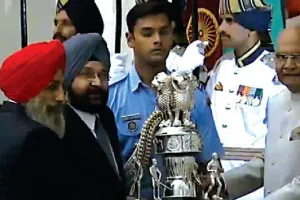 ਦੇਸ਼ ਦੀ ਖੇਡਾਂ ਦੀ ਸਰਵਉੱਚ ‘ਮੌਲਾਨਾ ਅਬੁਲ ਕਲਾਮ ਅਜ਼ਾਦ ਟਰਾਫੀ ਗੁਰੂ ਨਾਨਕ ਦੇਵ ‘ਵਰਸਿਟੀ ਦੇ ਵੀਸੀ ਨੂੰ ਪ੍ਰਦਾਨ ਰਾਜਨ ਮਾਨ 