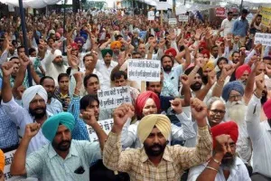 ਅਧਿਆਪਕ ਆਗੂਆਂ ਨੂੰ ਨੌਕਰੀ ਤੋਂ ਕੱਢਣ ਦੀ ਤਿਆਰੀ, ਜਾਰੀ ਕੀਤਾ ਨੋਟਿਸ 