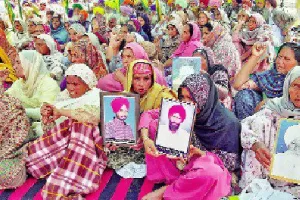 ਕੱਚੇ ਧਾਗੇ ਨਾਲ ‘ਖਾਲੀ ਚੈਕਾਂ’ ਦੀ ਲਟਕਦੀ ਤਲਵਾਰ ਨੇ ਨਪੀੜੇ ਕਿਸਾਨ