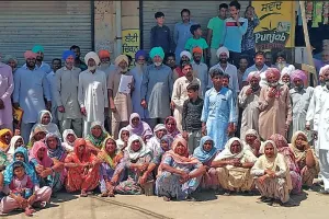 ਸ਼ਰਾਬ ਦਾ ਠੇਕਾ ਚਕਵਾਉਣ ਲਈ ਪਿੰਡ ਵਾਸੀਆਂ ਵੱਲੋਂ ਨਾਅਰੇਬਾਜ਼ੀ ਤੇ ਧਰਨਾ