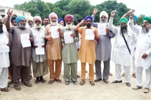 ਇੱਕੋ ਪਿੰਡ ਦੇ ਡੇਢ ਦਰਜ਼ਨ ਕਿਸਾਨਾਂ ਨੂੰ ਮਿਲੇ ਕੁਰਕੀ ਨੋਟਿਸਾਂ ਨੇ ਰੋਲੇ ਦੁਸਹਿਰਾ-ਦੀਵਾਲੀ