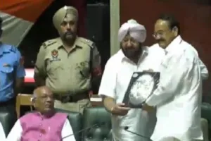 ਵਿਧਾਨ ਸਭਾ ਇਜਲਾਸ : ਨਾਇਡੂ ਸਮੇਤ ਪੁੱਜੀਆਂ ਹਸਤੀਆਂ ਨੂੰ ਭੇਂਟ ਕੀਤੇ ਗਏ ਯਾਦਗਾਰੀ ਚਿੰਨ