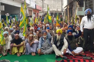 ਗ੍ਰਿਫ਼ਤਾਰ ਕਿਸਾਨ ਆਗੂ ਨੂੰ ਛੁਡਵਾਉਣ ਲਈ ਕਿਸਾਨਾਂ ਦਿੱਤਾ ਬੈਂਕ ਮੂਹਰੇ ਧਰਨਾ