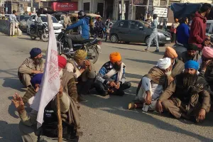 ਖੰਡ ਮਿੱਲ ਵਿਰੁੱਧ ਧਰਨੇ ‘ਚ ਸ਼ਾਮਲ ਹੋਣ ਜਾਂਦੇ ਕਿਸਾਨਾਂ ਨੂੰ ਪੁਲਿਸ ਨੇ ਰੋਕਿਆ
