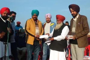 ਵਿਕਾਸ ਕਾਰਜਾਂ ਲਈ ਕਰੋੜਾਂ ਰੁਪਏ ਦੇ ਚੈੱਕ ਪੰਚਾਇਤ ਦੇ ਖਾਤੇ ‘ਚ ਪਾਏ : ਭੰਗੂਆਂ