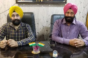 ਸੇਵਾਮੁਕਤ ਦੋ ਭਰਾਵਾਂ ਵੱਲੋਂ 6 ਮਹੀਨੇ ਦੀ ਪੈਨਸ਼ਨ ਕਰੋਨਾ ਰਾਹਤ ਫੰਡ ‘ਚ ਜਮ੍ਹਾ ਕਰਵਾਉਣ ਦੀ ਨਿਵੇਕਲੀ ਪਹਿਲਕਦਮੀ
