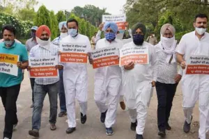 ਕਾਂਗਰਸੀ ਵਿਧਾਇਕਾਂ ਦੇ ਪੁੱਤਰਾਂ ਨੂੰ ਨੌਕਰੀਆਂ ਦੇਣ ਖਿਲਾਫ ਆਪ ਵਿਧਾਇਕਾਂ ਨੇ ਘੇਰੀ ਮੁੱਖ ਮੰਤਰੀ ਰਿਹਾਇਸ਼
