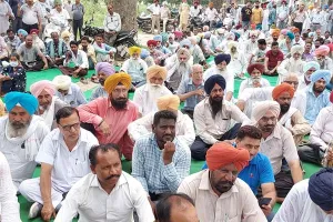 ਮੁਲਾਜ਼ਮਾਂ ਅਤੇ ਪੈਨਸ਼ਨਰਾਂ ਵੱਲੋਂ ਪੰਜਾਬ ਸਰਕਾਰ ਦੇ ਰਵੱਈਏ ਖ਼ਿਲਾਫ਼ ਡੀਸੀ ਫ਼ਰੀਦਕੋਟ ਦੇ ਦਫ਼ਤਰ ਅੱਗੇ ਰੋਸ ਰੈਲੀ