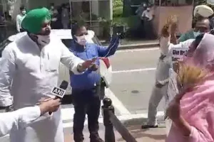 ਹਰਸਿਮਰਤ ਕੌਰ ਤੇ ਕਾਂਗਰਸ ਸਾਂਸਦ ਰਵਨੀਤ ਸਿੰਘ ਬਿੱਟੂ ਆਹਮੋ ਸਾਹਮਣੇ, ਹੋਈ ਤਿੱਖੀ ਬਹਿਸ