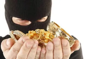 5 ਲੱਖ ਰੁਪਏ ਦਾ ਸੋਨਾ ਤੇ 95 ਹਜ਼ਾਰ ਰੁਪਏ ਨਗਦੀ ਚੋਰੀ
