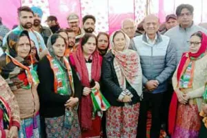 ਝਬਕਰਾ ’ਚ ਪੰਚਾਇਤ ਮੈਂਬਰਾਂ ਤੇ ਮਹਿਲਾ ਮੰਡਲ ਪ੍ਰਧਾਨ ਸਮੇਤ ਭਾਜਪਾ ਦੇ 30 ਪਰਿਵਾਰਾਂ ਅਰੁਨਾ ਚੌਧਰੀ ਨਾਲ ਚੱਲਣ ਦਾ ਕੀਤਾ ਐਲਾਨ