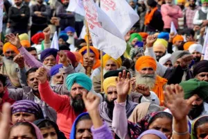 ਸਿੰਘੂ ਬਾਰਡਰ ‘ਤੇ ਸਾਂਝੇ ਕਿਸਾਨ ਮੋਰਚਾ ਦੀ ਮੀਟਿੰਗ ਸਮਾਪਤ, ਅੰਦੋਲਨ ਨੂੰ ਖਤਮ ਕਰਨ ਸਬੰਧੀ ਕੱਲ੍ਹ ਹੋਵੇਗਾ ਫੈਸਲਾ