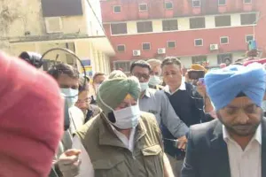 ਕੈਪਟਨ ਅਮਰਿੰਦਰ ਦਾ ਦਾਅਵਾ, ਗੱਠਜੋੜ ਦੀ ਹੋਵੇਗੀ ਵੱਡੀ ਜਿੱਤ ਸਰਕਾਰੀ ਕਾਲਜ ਲੜਕੀਆਂ ਵਿਖੇ ਪਰਿਵਾਰ ਸਮੇਤ ਪਾਈ ਵੋਟ