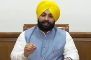 ਮਾਸਕ ਨਾ ਲਾਉਣ ’ਤੇ ਘਿਰੇ ‘ਆਪ’ ਮੰਤਰੀ, ਸਵਾਲ ਪੁੱਛੇ ਜਾਣ ’ਤੇ ਹਰਜੋਤ ਬੈਂਸ ਨੇ ਮੰਗੀ ਮਾਫ਼ੀ