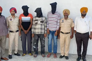 ਅੱਧਾ ਕਿੱਲੋਂ ਅਫ਼ੀਮ ਸਮੇਤ ਤਿੰਨ ਨੌਜਵਾਨ ਕਾਰ ਸਮੇਤ ਕਾਬੂ