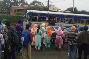 ਸਰਕਾਰੀ ਬੱਸਾਂ ਦਾ ਚੱਕਾ ਜਾਮ, ਬੱਸ ਅੱਡਿਆਂ ’ਤੇ ਸਵਾਰੀਆਂ ਹਾਲੋਂ ਬੇਹਾਲ