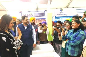 ਮੂ-ਫਾਰਮ ਦੀ ਸਟਾਲ ’ਤੇ ਪਹੁੰਚੇ ਪੰਜਾਬੀ ਫਿਲਮ ਅਦਾਕਾਰਾ ਸੋਨਮ ਬਾਜਵਾ