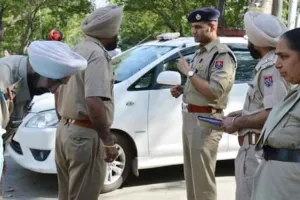 ਨਾਕਿਆਂ ’ਤੇ ਚੈਕਿੰਗ ਦੌਰਾਨ ਐੱਸਐੱਸਪੀ ਨੇ ਪੁਲਿਸ ਮੁਲਾਜ਼ਮਾਂ ਦਾ ਵਧਾਇਆ ਹੌਸਲਾ