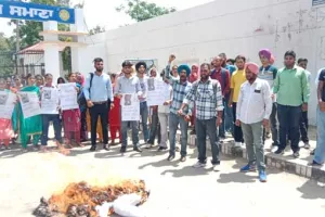 ਪੀਐੱਸਯੂ ਦੇ ਆਗੂਆਂ ਦੀ ਗ੍ਰਿਫਤਾਰ ਤੇ ਲਾਠੀਚਾਰਜ ਦੇ ਵਿਰੋਧ ’ਚ ਫੂਕੇ ਪੁਤਲੇ