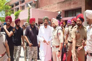 ਕੈਬਨਿਟ ਮੀਟਿੰਗ ਵਾਲੇ ਸਥਾਨ ਦੇ ਨੇੜੇ ਪੁੱਜੇ ਸਿੱਧੂ ਮੂਸੇਵਾਲਾ ਦੇ ਪਿਤਾ ਨੂੰ ਪੁਲਿਸ ਨੇ ਮੋੜਿਆ