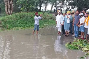 ਵਿਧਾਇਕ ਦੇਵ ਮਾਨ ਨੇ ਭਾਦਸੋਂ ਦੇ ਬਰਸਾਤੀ ਪਾਣੀ ਨਾਲ ਭਰੇ ਚੋਏ ਦਾ ਲਿਆ ਜਾਇਜ਼ਾ