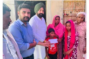 ਸਰਕਾਰ ਵੱਲੋਂ ਮ੍ਰਿਤਕ ਨੌਜਵਾਨ ਦੇ ਪਰਿਵਾਰ ਨੂੰ ਦਿੱਤੀ ਵਿੱਤੀ ਸਹਾਇਤਾ
