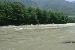 ਸਤਲੁਜ ਦਰਿਆ ’ਚ ਗੱਡੀ ਰੁੜ੍ਹੀ, ਤਿੰਨ ਜਣੇ ਲਾਪਤਾ