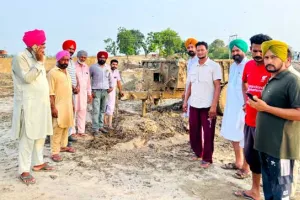ਕਈ ਦਿਨਾਂ ਦੀ ਕੋਸ਼ਿਸ਼ ਤੋਂ ਬਾਅਦ ਘੱਗਰ ਦੇ ਪਾੜ ਵਾਲੇ ਡੂੰਘੇ ਥਾਂ ਤੋਂ ਲੱਭੀ ਟਰਾਲੀ