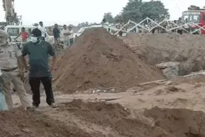 ਜਲੰਧਰ : 40 ਘੰਟਿਆਂ ਤੋਂ ਬੋਰਵੈੱਲ ’ਚ ਫਸਿਆ ਐ ਮਕੈਨਿਕ