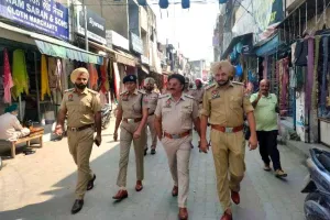 ਸੁਰੱਖਿਆ ਪ੍ਰਬੰਧਾਂ ਦੇ ਮੱਦੇਨਜ਼ਰ ਪੁਲਿਸ ਨੇ ਕੱਢਿਆ ਫਲੈਗ ਮਾਰਚ 