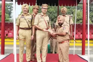2 ਲੱਖ ਰੁਪਏ ਦੀ ਰਾਸ਼ੀ ਨਾਲ ਐੱਸਐੱਚਓ ਸਨਮਾਨਿਤ