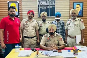 ਨਸ਼ਾ ਸਮੱਗਲਰਾਂ ਦੀ ਜ਼ਮਾਨਤ ਕਰਵਾਉਂਦਾ ਖੁਦ ਚੜ੍ਹਿਆ ਪੁਲਿਸ ਅੜਿੱਕੇ