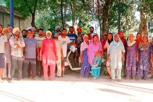 ਮਜ਼ਦੂਰ ਰੋਹ ‘ਚ, ਜਾਰੀ ਨੋਟੀਫਿਕੇਸ਼ਨ ਦੀਆਂ ਕਾਪੀਆਂ ਸਾੜੀਆਂ