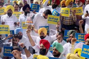 ਸੰਜੇ ਸਿੰਘ ਦੀ ਗਿਫ਼ਤਾਰੀ ਦੇ ਵਿਰੋਧ ’ਚ ਡੀਸੀ ਦਫ਼ਤਰ ਅੱਗੇ ‘ਆਪ’ ਵੱਲੋਂ ਜ਼ੋਰਦਾਰ ਧਰਨਾ